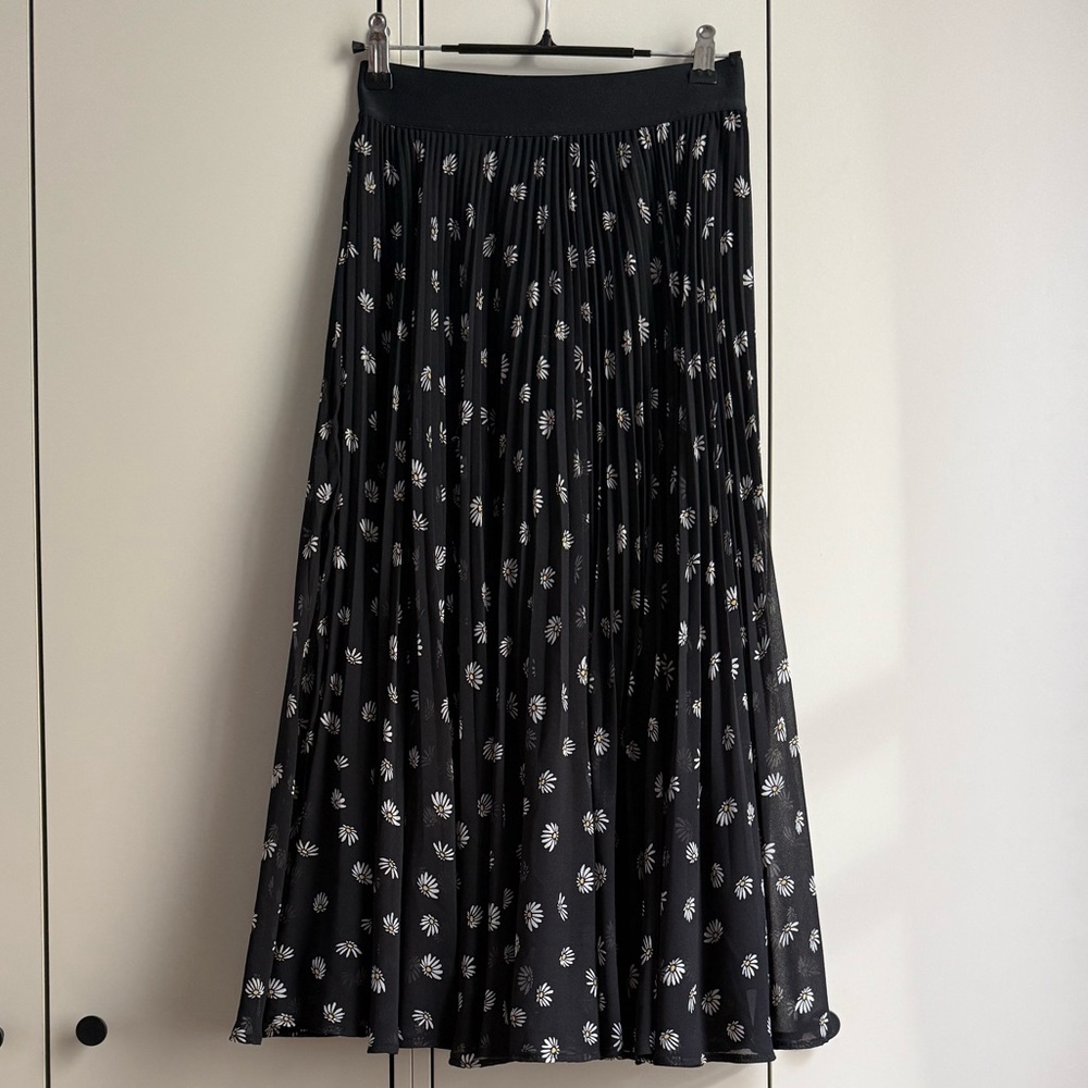 Aritzia Wilfred Black Chiffon Pleated Skirt